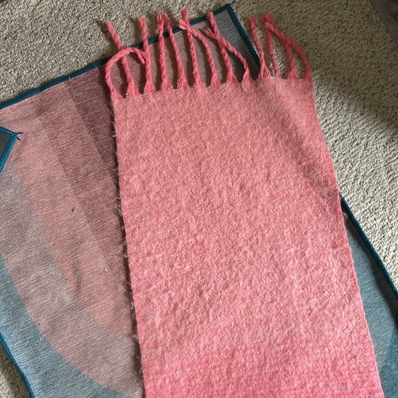 Shiraleah Chicago Large Pink Red Ombre Fringed Scarf - Picture 7 of 9